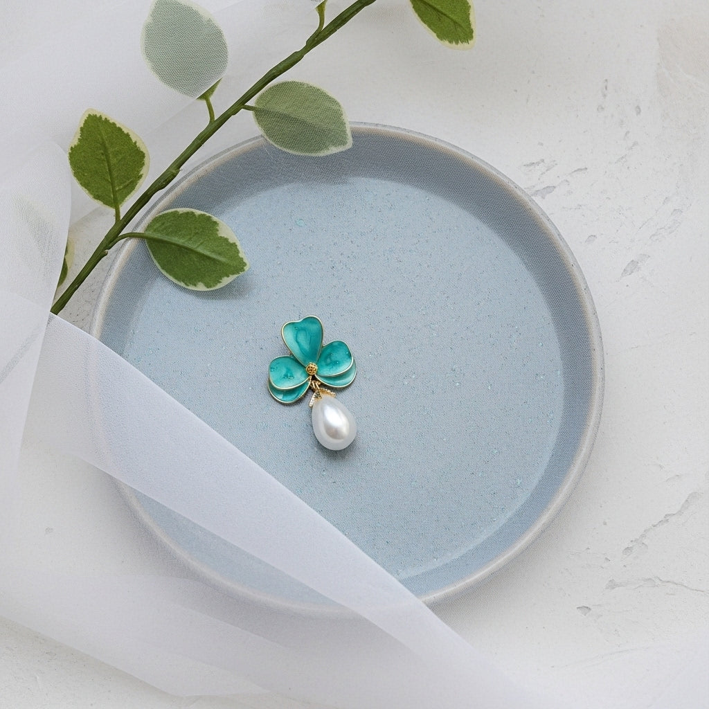 Clover Pearl Earrings