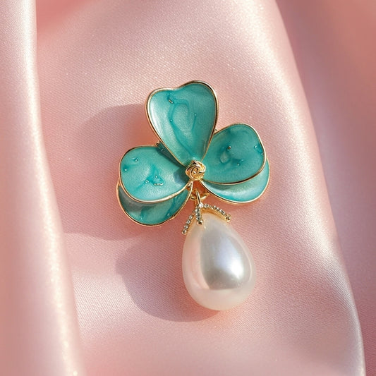 Clover Pearl Earrings