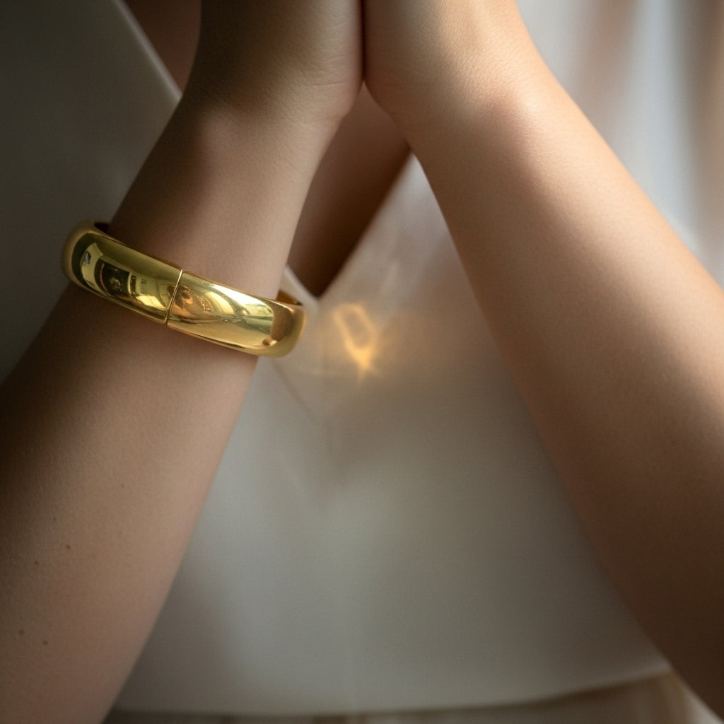 Fine Curve Bracelet