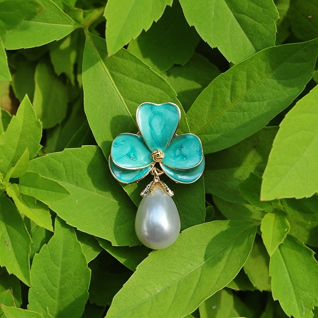 Clover Pearl Earrings